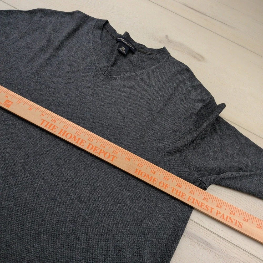Banana Republic Mens Silk Cashmere V-Neck Sweater Charcoal Gray Large 416549-06